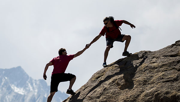 企业使命：引领行业发展